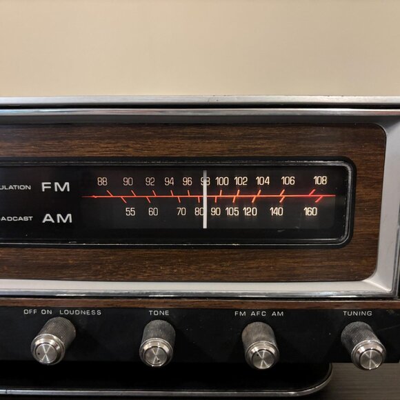 Vintage Zenith K421W AM/FM Solid State Radio – Woodgrain Mid-Century Receiver - Picture 7 of 9